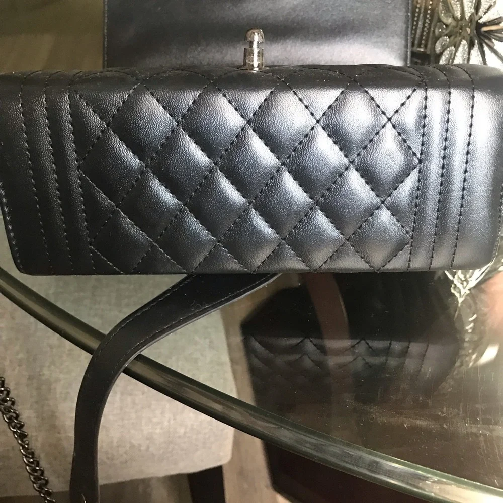 Designer look black quilted handbag with chain strap. - Picture 5 of 7